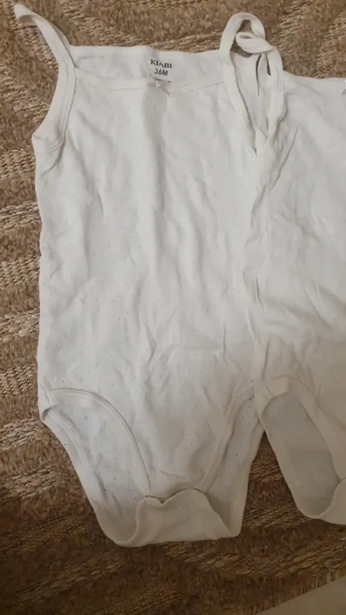 Lot 2 bodies 36 mois - photo numéro 3