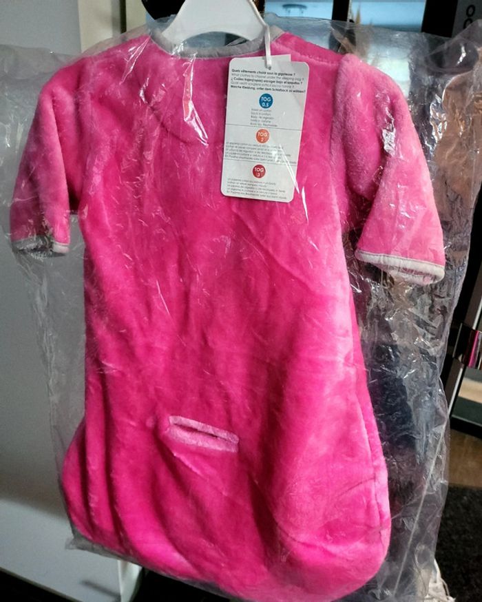 Très belle gigoteuse polaire 65cm fushia marque 3 kg7 neuf - photo numéro 4