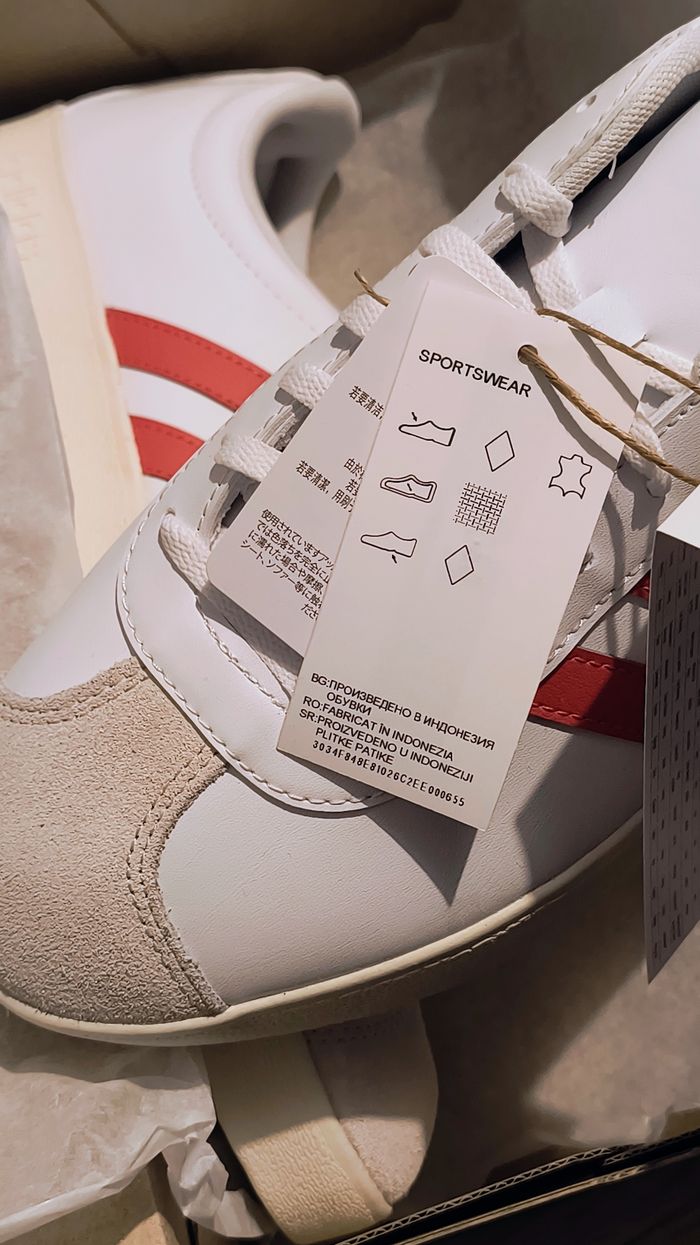 Baskets chaussures adidas taille 44.5 neuves - photo numéro 3
