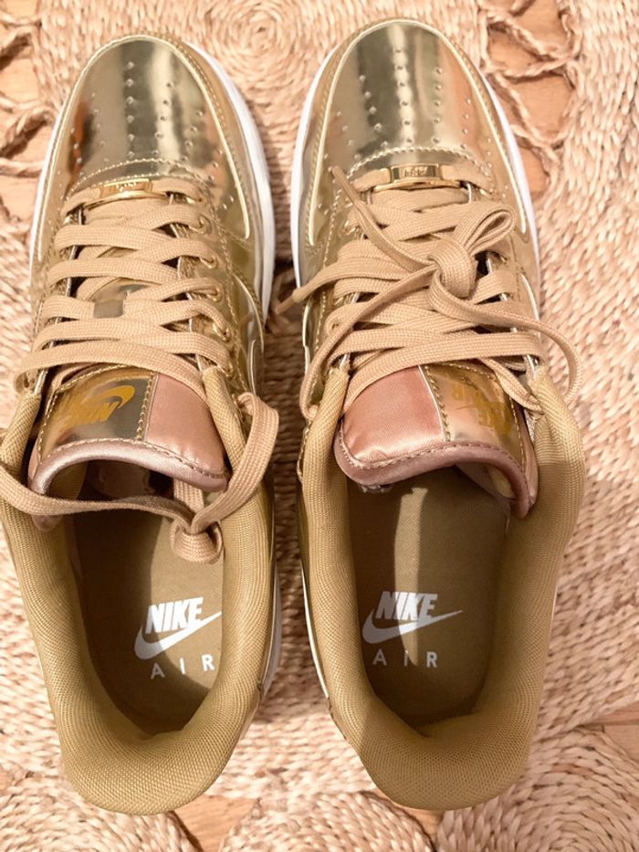 Magnifique baskets Nike Air Force 1 Gold Metallic  | Sneakers collector en 42,5 - photo numéro 12
