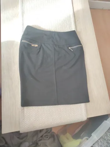 Jupe moulante noir zip dos 16 ans