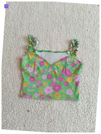 Crop top vert fleuri à bretelles froncées – rétro, été, y2k