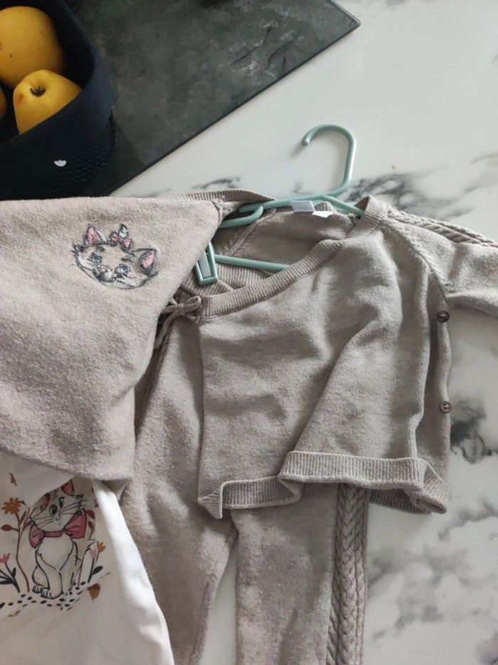 Ensemble trois pièces bodie pantalon pull Marie Disney taille 9 mois - photo numéro 3