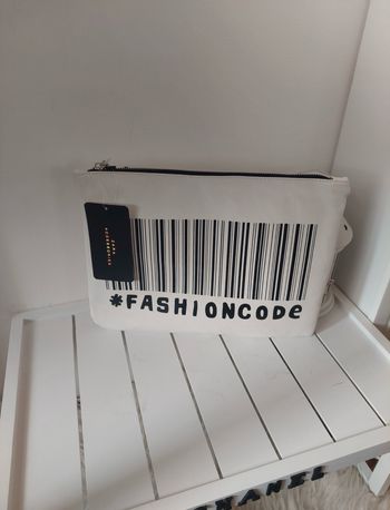 Pochette zippée blanc/noir FashionCode Zara neuve👝