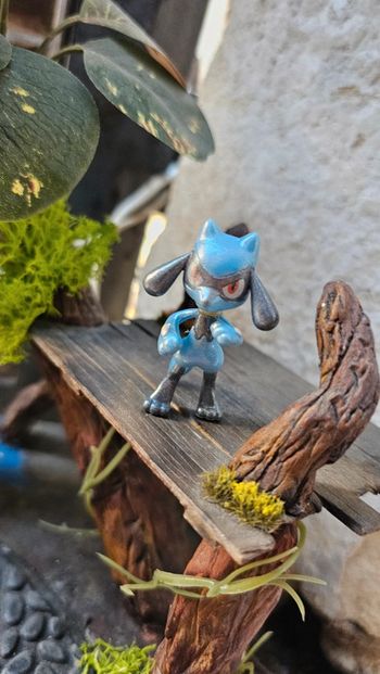 Super figurine Pokemon Nintendo riolu effet brillant