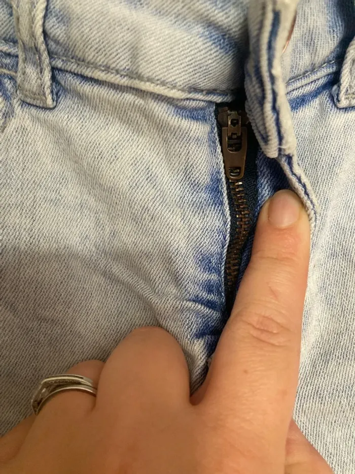 Short en jean Bershka XXS / 32 – effet usé vintage – très court - photo numéro 4