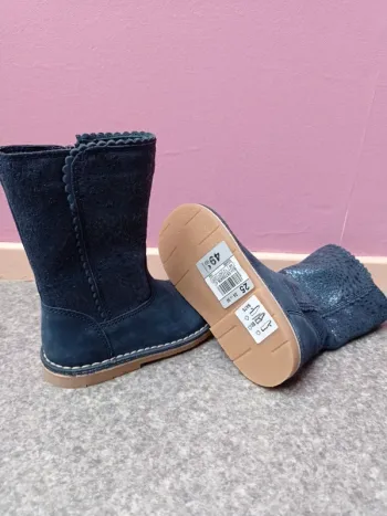 La halle bottes neuves 
Semelle intérieure en cuir
P.25
