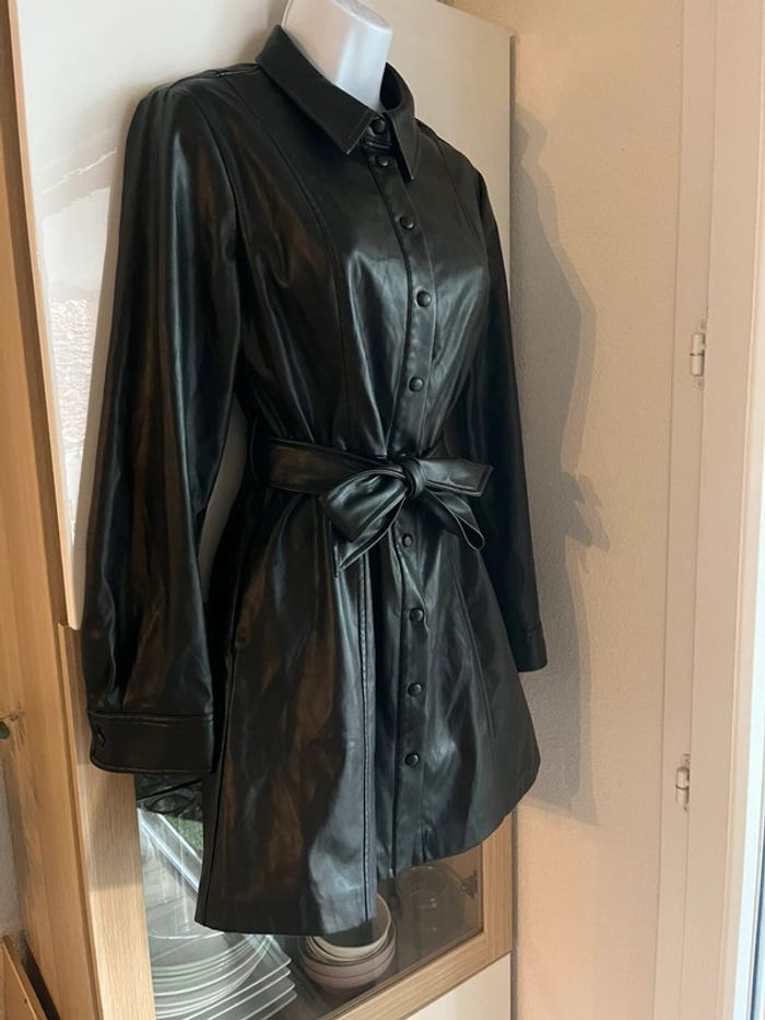 Robe chemise similicuir stradivarius