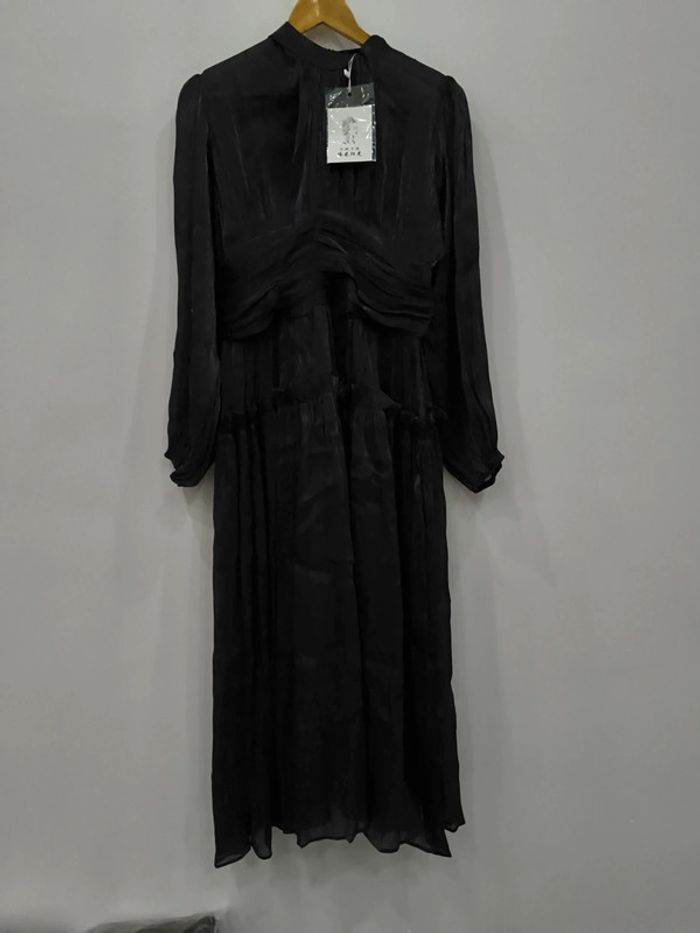 Robe mi longue à volants et manches évasées neuve taille M