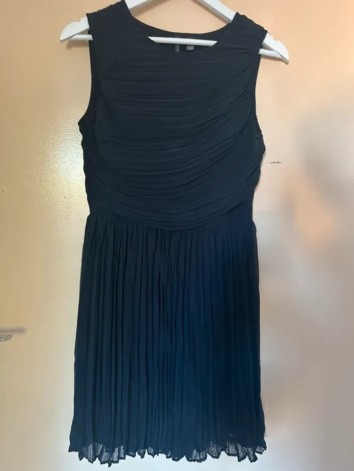 Robe noire drapée