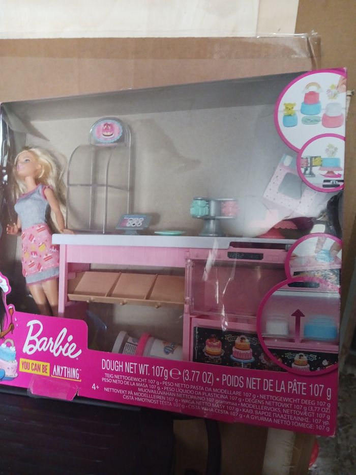 Barbie metiers patisserie Gateaux pâte à modeler barbie