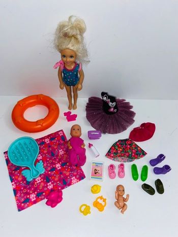 Lot enfant bébé pour poupée Barbie 