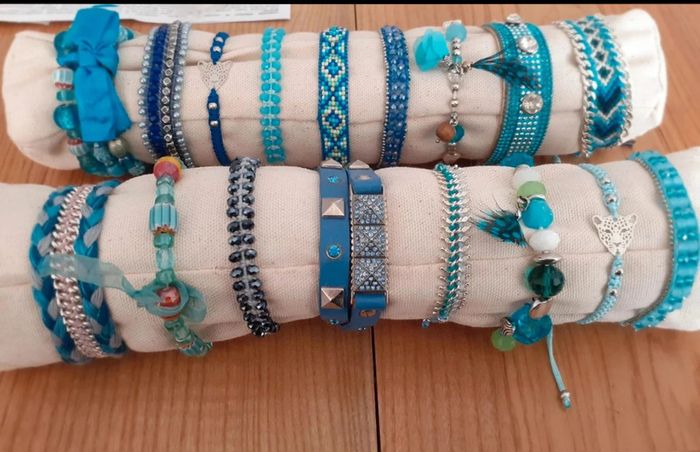 Lot 17 bracelets fantaisie bleu/turquoise