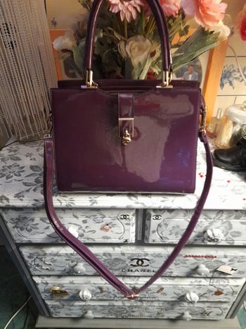 Sublime sac à main neuf verni