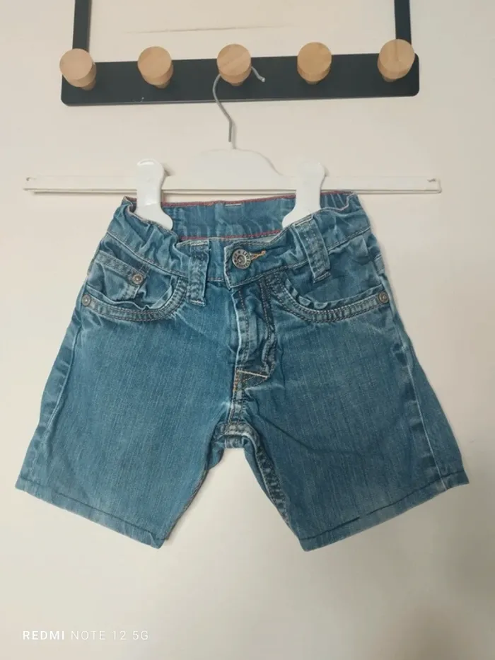 Short en jean Levi's taille 3 ans