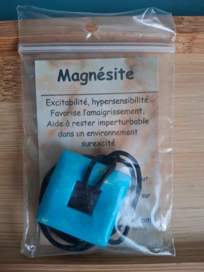 Collier magnésite bleue turquoise – Élégance minérale - photo numéro 4