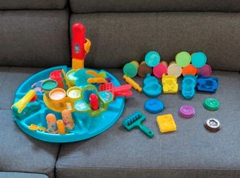 Pâte à modeler avec accessoires 