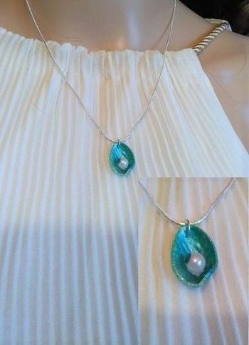 Pendentif coquille de pistache turquoise pailleté perle vintage