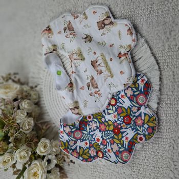 Lot de 2 bavoirs forme fleur en promotion