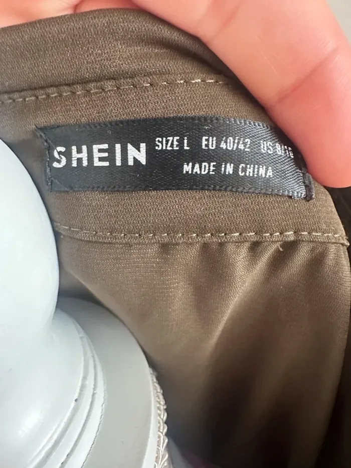 Chemise satinée kaki bouffante - photo numéro 4