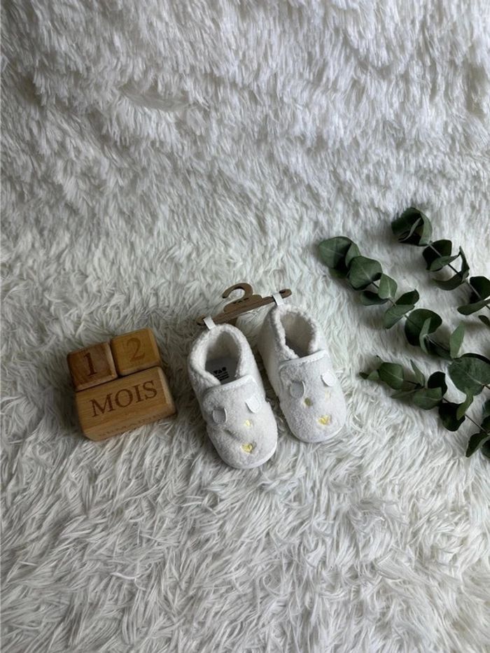 Paire de chaussons sherpa blanc tape à l’œil taille 12-18 mois