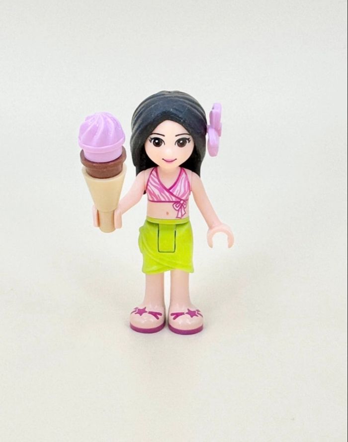 Lego Figurines Friends : Martina mange une glace fraise / chocolat - photo numéro 2
