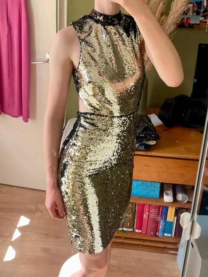 Robe mi-longue dorée