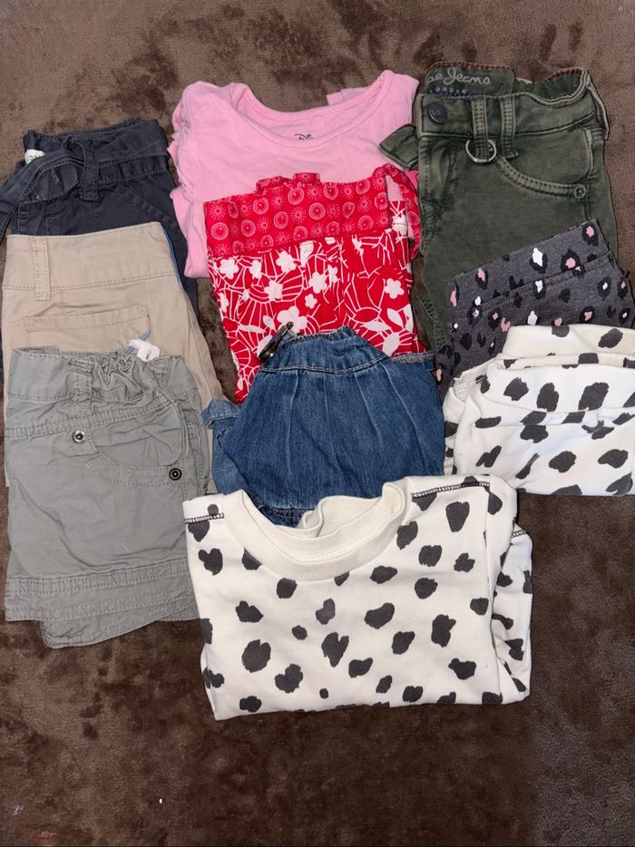 Lot de 9 vêtements fille taille 2 ans / 24 mois