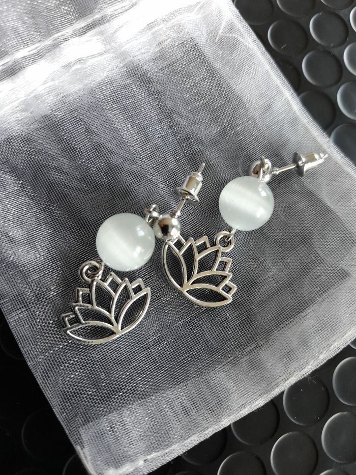 Boucles d'oreilles pierres de lune - photo numéro 5