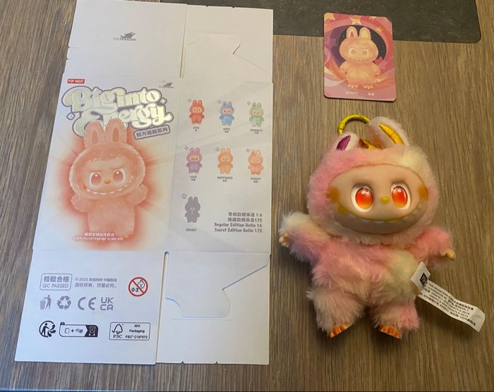 Labubu neuf et emballé rose