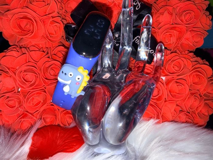 🦖 Montre connectée enfant – Bracelet bleu foncé dinosaure & affichage LED ! 🦖 - photo numéro 2