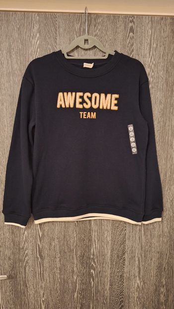 Sweat molleton bleu marine imprimé relief