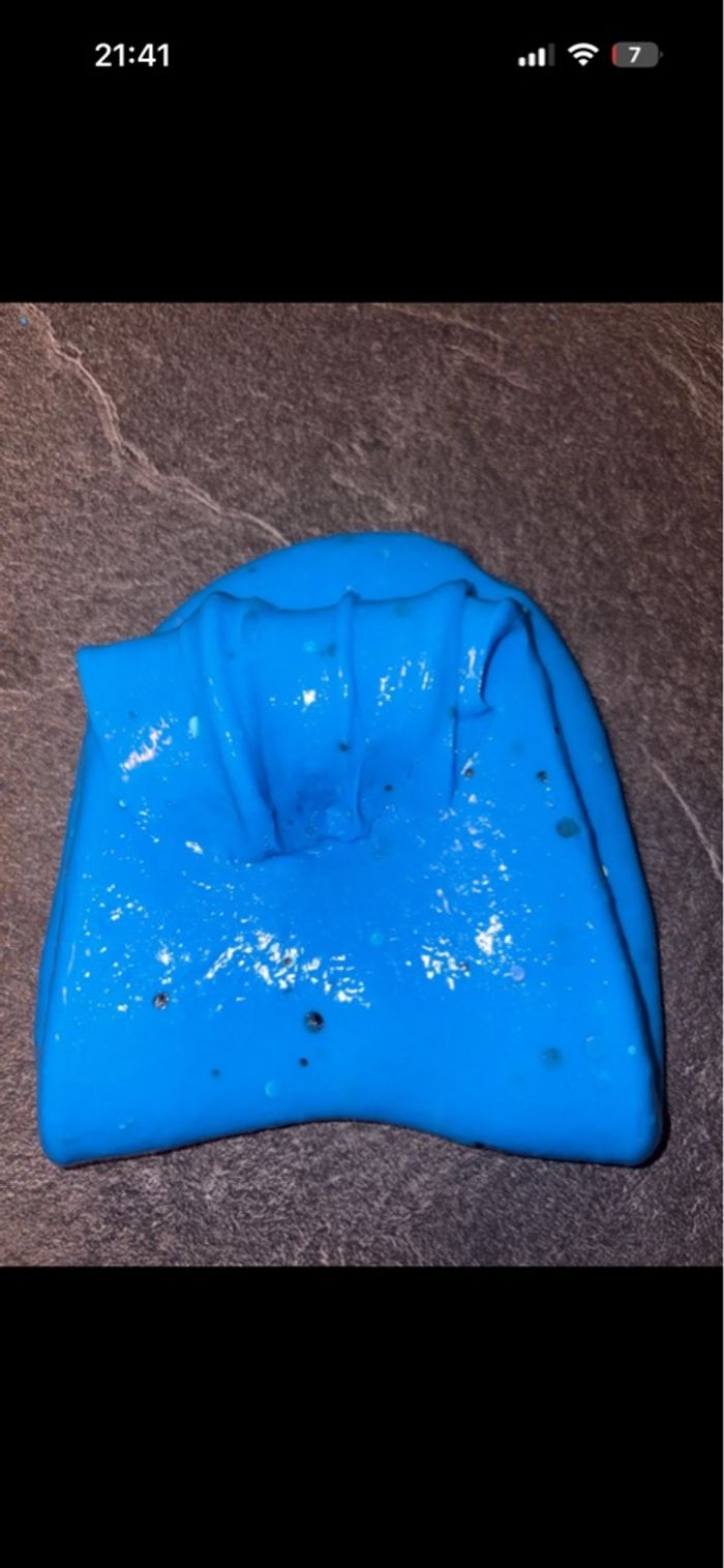 Slime bleu pailleté - photo numéro 2