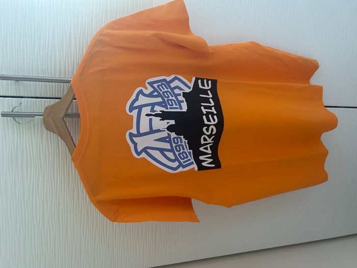 T-shirt OM Orange (L & XL) + 10 Stickers Offerts – Neuf