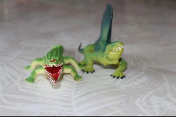 lot crocodile  et  dinosaure