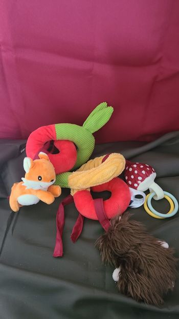 Jeux de poussette / arche d’éveil / siège auto  Lupilu