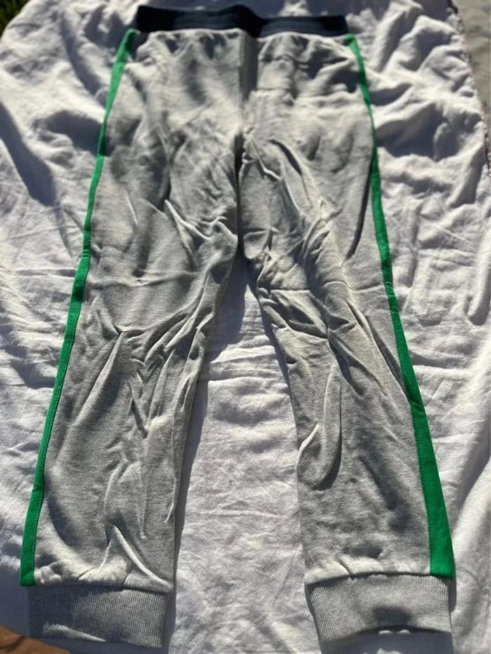 Jogging taille 8 ans gris Super U neuf avec étiquette - photo numéro 2