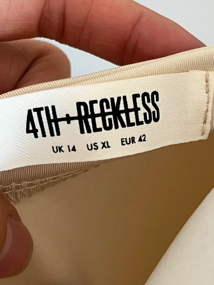 Robe longue et drapée crème 4th Reckless - photo numéro 6