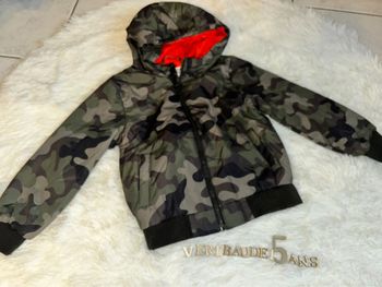 Manteau motif militaire