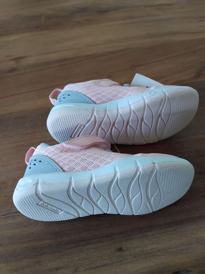 Chaussures et chaussons neufs. - photo numéro 5