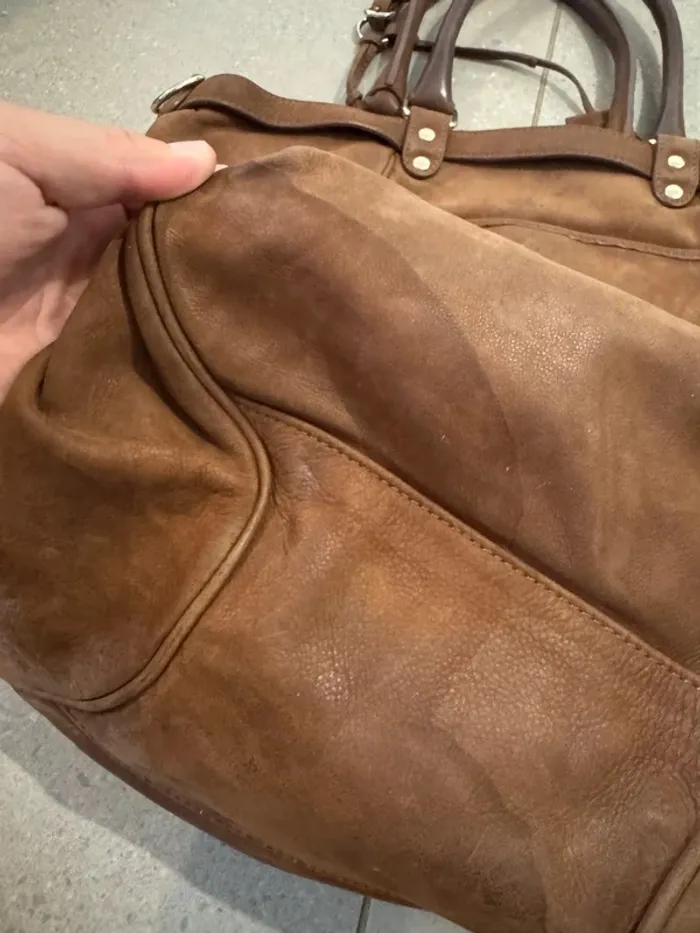 Sac fourre tout en cuir Vanessa Bruno, avec bandoulière  il y a quelques marques d'usures, 38*32cm - photo numéro 4