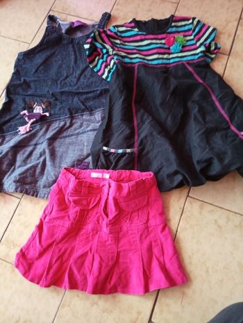 Lot 2 robes et 1 jupe