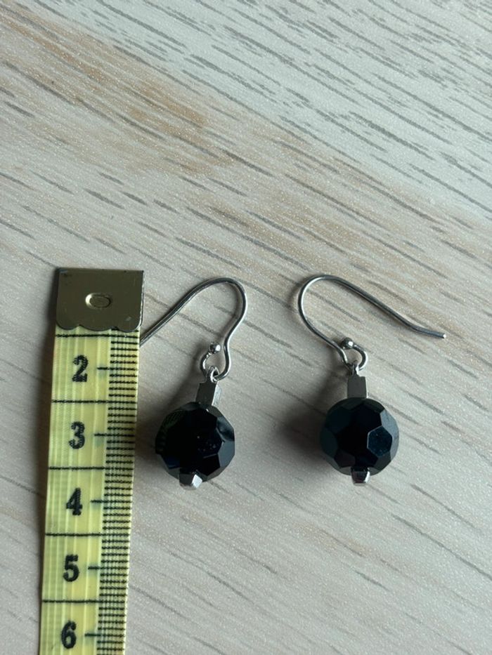 Boucles d’oreilles noires - photo numéro 4