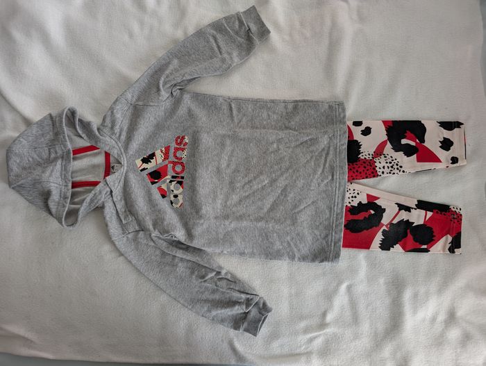 Ensemble détente gris et rouge - 3A - Adidas