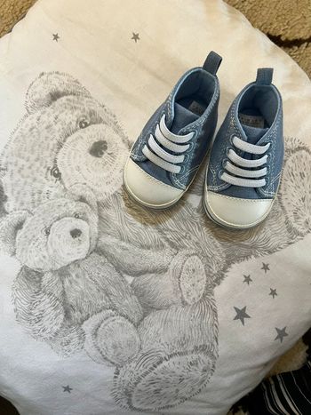Très belles chaussures de bébé