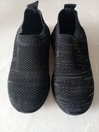 Basket à enfilée noir et gris taille 32 5€