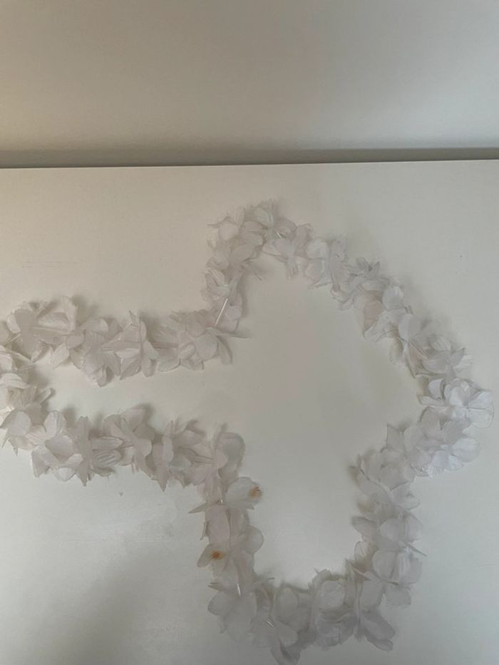 Collier hawaïen Hawaï Tahiti collier de fleurs blanc déguisement carnaval