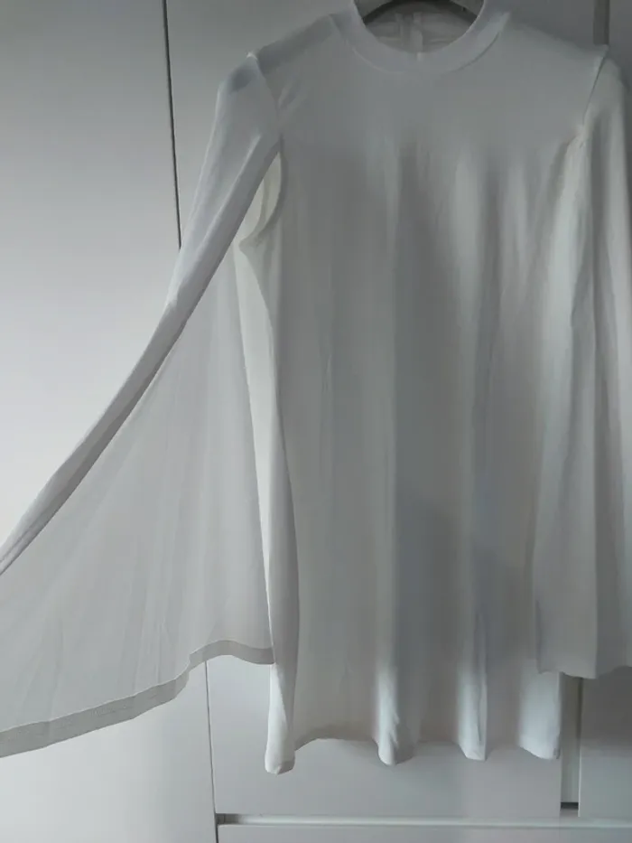 Robe blanche manches style cape - photo numéro 4