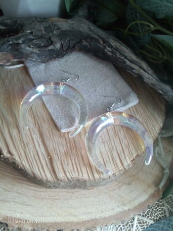 Boucles d'oreilles demi lune transparentes