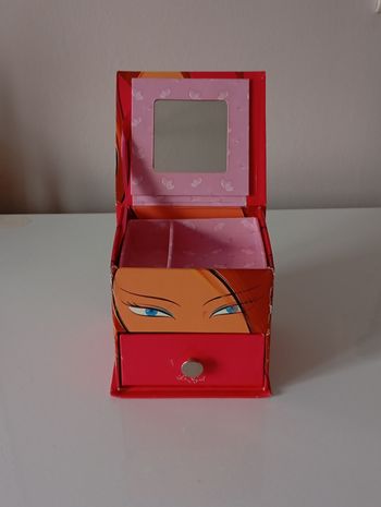 Boîte tour de rangement bijoux ou autre. Carton . Miroir et tiroir . Très bon état